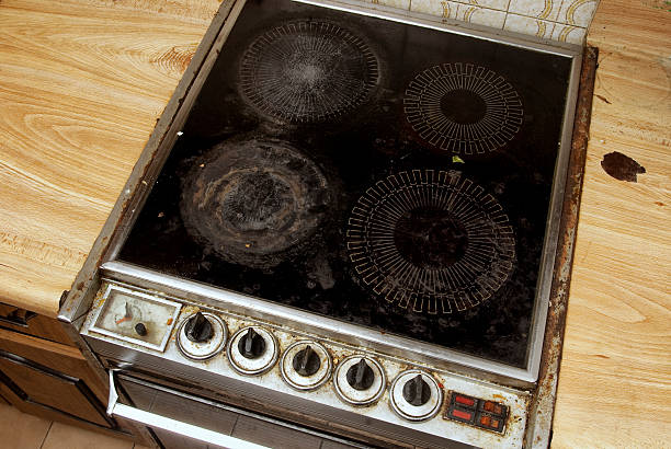 istock Dirty electric cooker 185210032