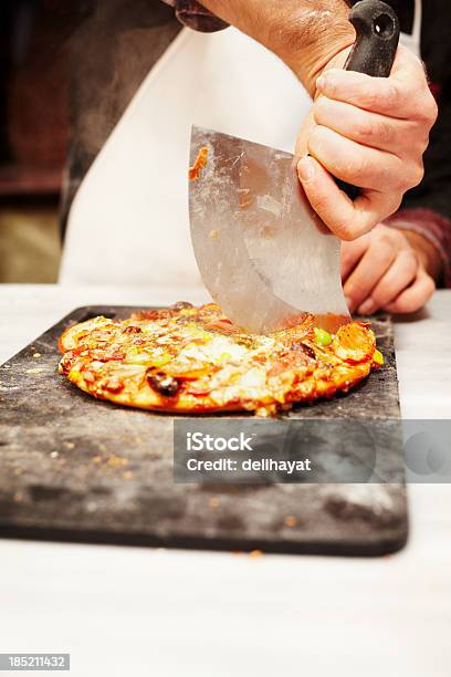 Pizzaria - Fotografias de stock e mais imagens de Adulto - Adulto, Azeitona, Chefe de Cozinha