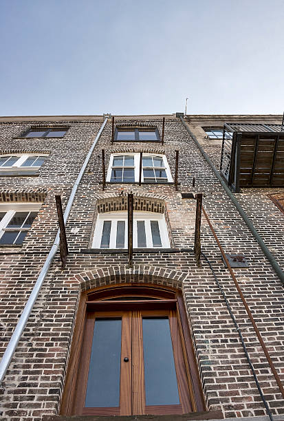 istock Southern architecture in historic Savannah, Georgia 185211771