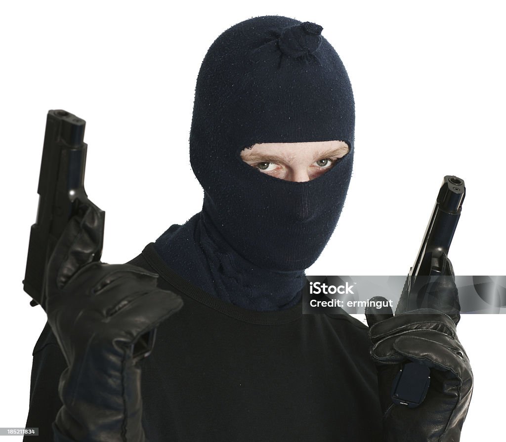 Masked terroryzmu z dwa pistolety - Zbiór zdjęć royalty-free (Białe tło)