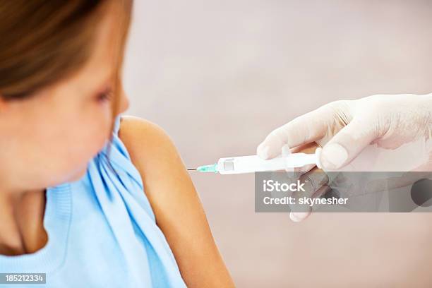 Impfung Closeup Stockfoto und mehr Bilder von Grippeimpfstoff - Grippeimpfstoff, Impfung, Kind