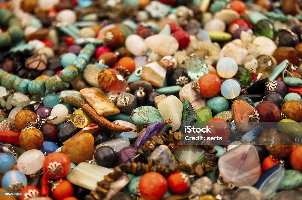 Haufen von bunten bright stone Schmuck - Lizenzfrei Schmuck Stock-Foto