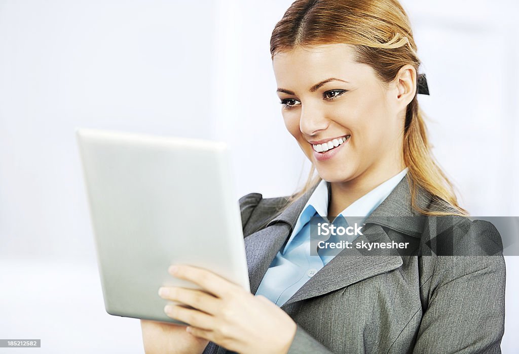 Jovem mulher de negócios com digital tablet pc. - Foto de stock de Adulto royalty-free
