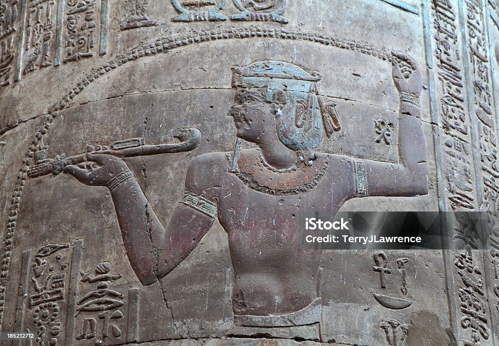 Pintado coluna de alívio, Templo de Khnum, Esna - Foto de stock de Alto Egito royalty-free