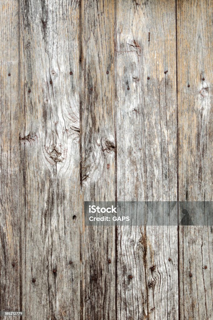 Porta in legno di un vecchio Fienile - Foto stock royalty-free di Architettura