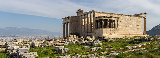 erechteum caryatids in 아크로폴리스 아테네 - greece athens greece acropolis greek culture 뉴스 사진 이미지