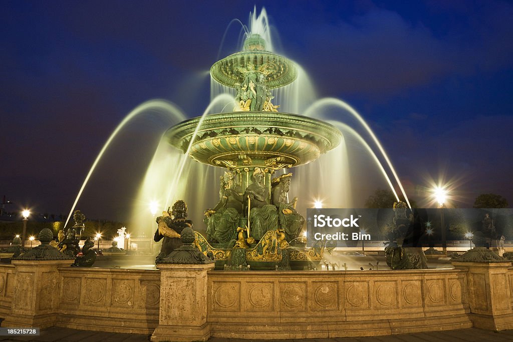 Brunnen auf der Place de la Concorde in der Nacht, Paris, Frankreich - Lizenzfrei Abenddämmerung Stock-Foto