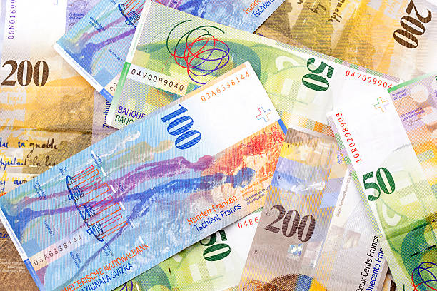 szwajcarska waluta - swiss currency franc sign switzerland currency zdjęcia i obrazy z banku zdjęć
