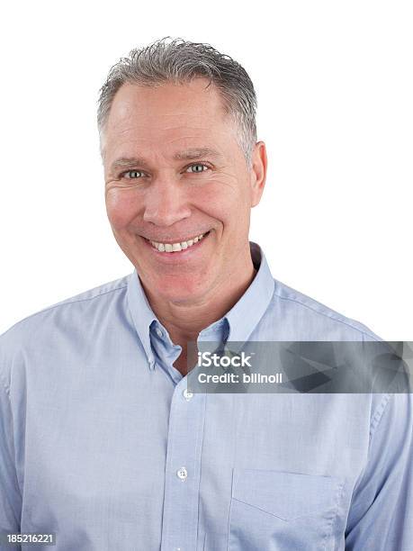 Sorridente Medio Età Uomo In Camicia Blu - Fotografie stock e altre immagini di 40-44 anni - 40-44 anni, 45-49 anni, Abbigliamento elegante