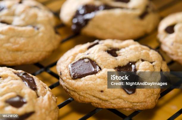温かなチョコレートクッキーの塊 - チョコレートチップクッキーのストックフォトや画像を多数ご用意 - チョコレートチップクッキー, ネバネバ, クッキー