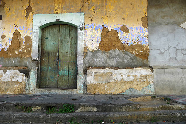 istock Green Door in Leon, Nacaragua 185218594