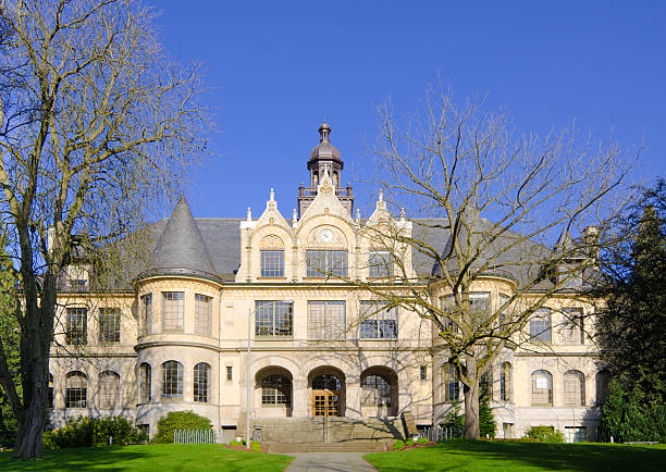 istock Educational building on University of Washington campus 185218941