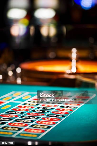 Photo libre de droit de Table De Roulette banque d'images et plus d'images libres de droit de Casino - Casino, Tourniquet - Roulette, Prise de vue en intérieur