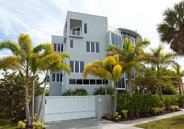 istock Beautiful Modern House in Florida 185219483