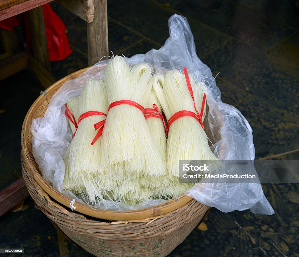 Macarrão de Arroz no Mercado - Royalty-free Cesto Foto de stock