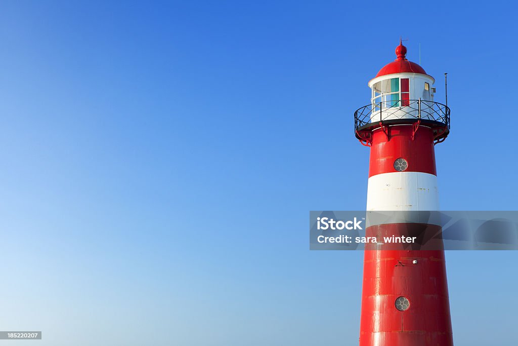 Rote und weiße Leuchtturm und einem klaren blauen Himmel - Lizenzfrei Leuchtturm Stock-Foto