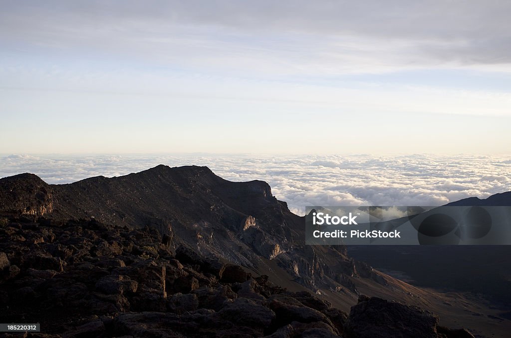 Mont Haleakala Crater premier feu de signalisation sur le lever du soleil - Photo de Ciel libre de droits