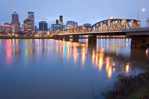 istock Hawthorne Bridge Over Willamette River In Portland Oregon 185220550
