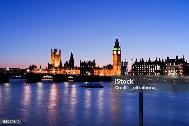 Foto de Londreso Palácio De Westminster Ao Anoitecer e mais fotos de stock de Abadia de Westminster - Abadia de Westminster, Arquitetura, Azul