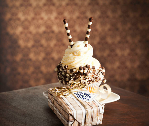 istock Gourmet Cupcake and Gift for Dad 185221197