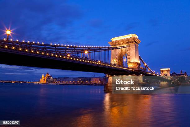 Chain Bridge In Budapest Stockfoto und mehr Bilder von Abenddämmerung - Abenddämmerung, Alt, Architektur