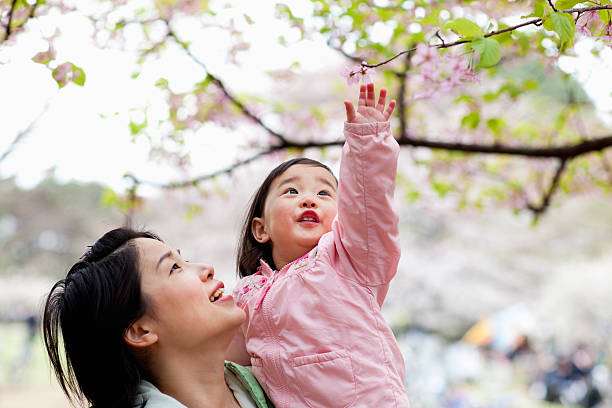 istock Mother holding little girl 185221491