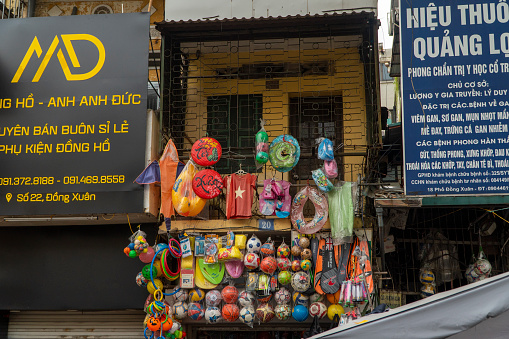 COCHIN, INDIA - MARCH 14, 2012: Souvenir shop at the market street in Fort Kochi in Cochin city, India