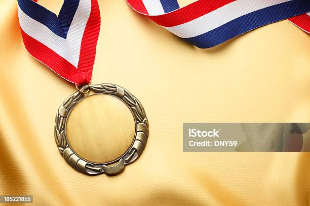 Медаль — стоковые фотографии и другие картинки Золотая медаль - Золотая медаль, Медаль, Достижение