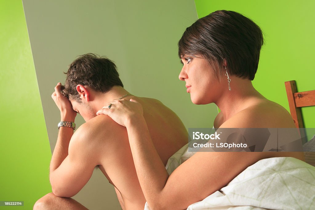 Coppia a letto-pericolo - Foto stock royalty-free di AIDS