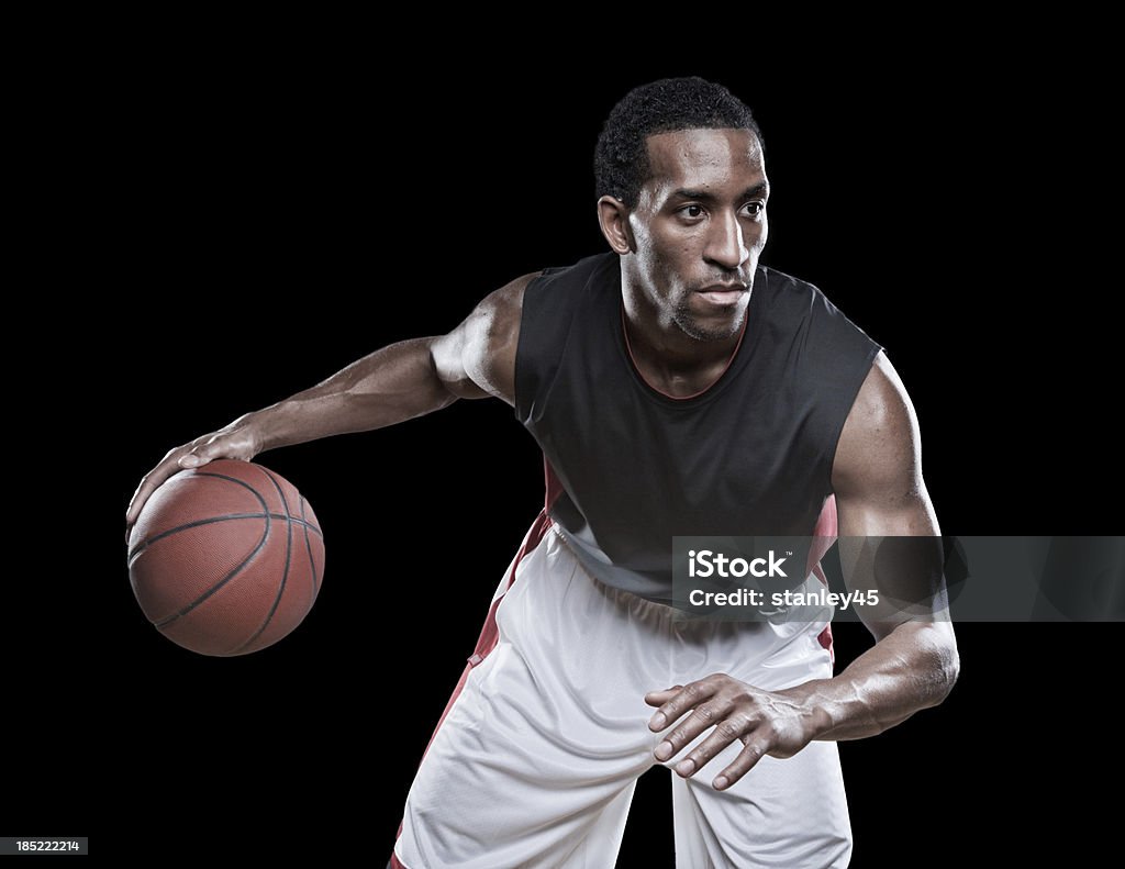 Баскетболист дриблинг мяч - Стоковые фото Баскетболист роялти-фри