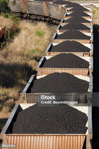 Trainload Di Nero Carbone Capi Per Porta - Fotografie stock e altre immagini di Miniera di carbone - Miniera di carbone, Australia, Carbone