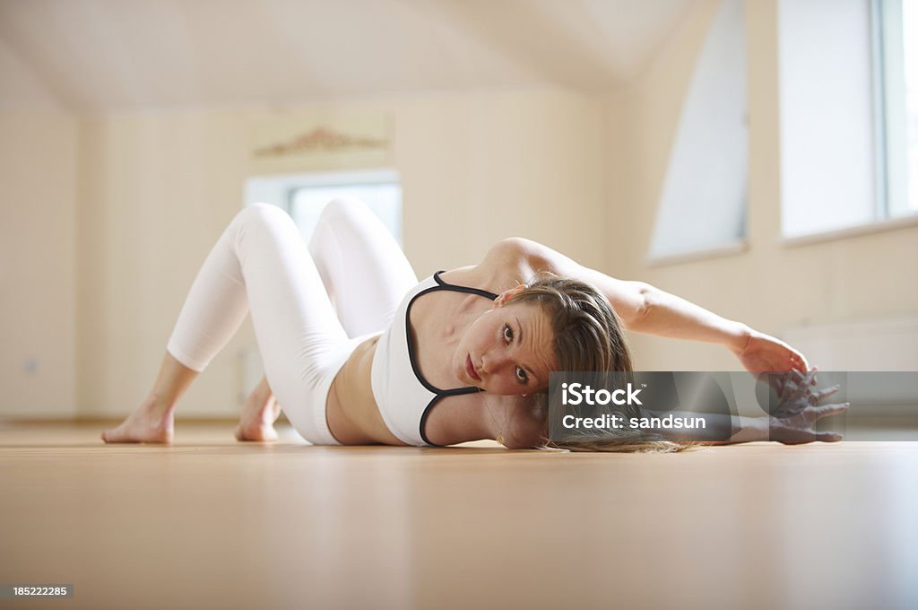 Jovem mulher fazendo yoga - Royalty-free 20-29 Anos Foto de stock