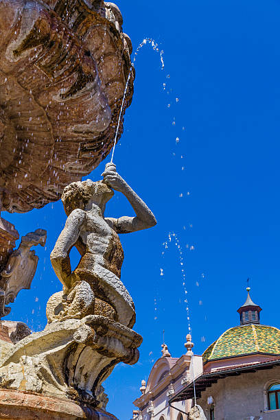 istock Neptune Fountain, Trento 185222312