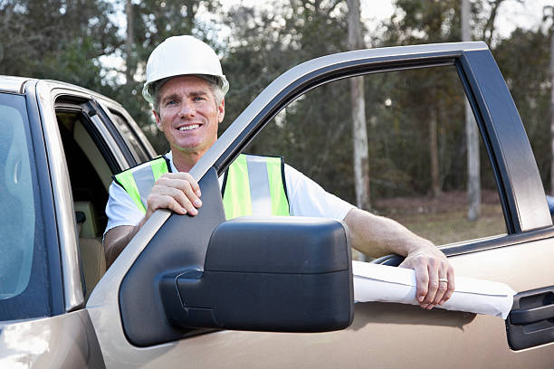 istock Manual worker wearing hardhat and safety vest 185223388