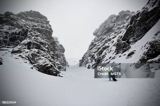 Invierno Montañismo Foto de stock y más banco de imágenes de Escocia - Escocia, Invierno, Montaña