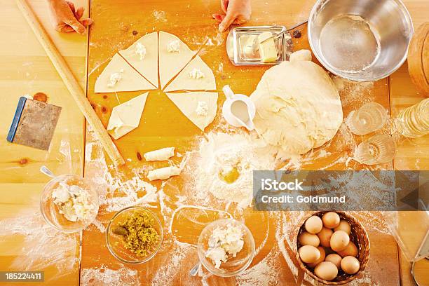 Die Croissants Stockfoto und mehr Bilder von Arbeiten - Arbeiten, Backen, Bäcker