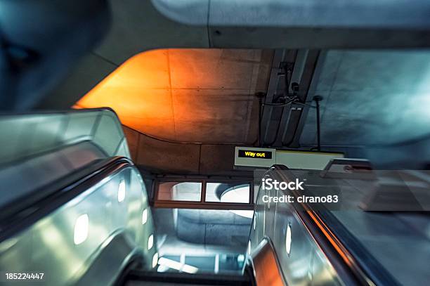에스컬레이터 In 지하철 역 런던 0명에 대한 스톡 사진 및 기타 이미지 - 0명, 계단, 교통수단