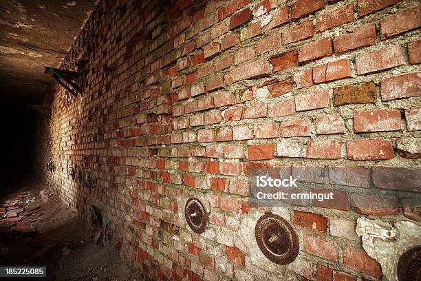 Assustador Corredor Fim Da Escuridão - Fotografias de stock e mais imagens de Abandonado - Abandonado, Antigo, Assustador