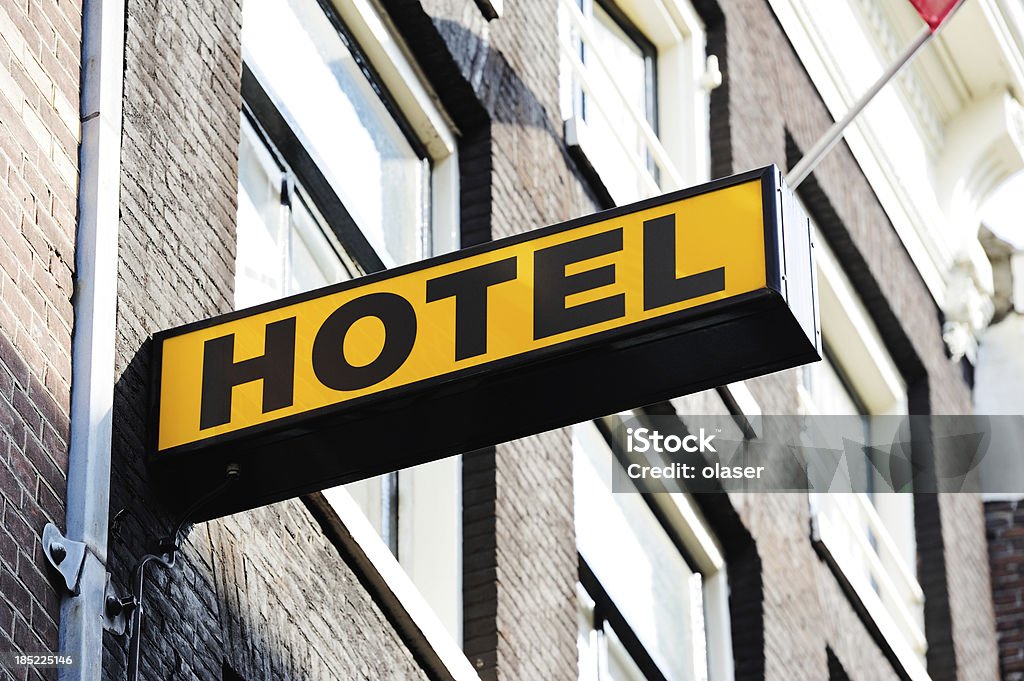 ホテル、建物のエントランスのサイン - カラー画像のロイヤリティフリーストックフォト