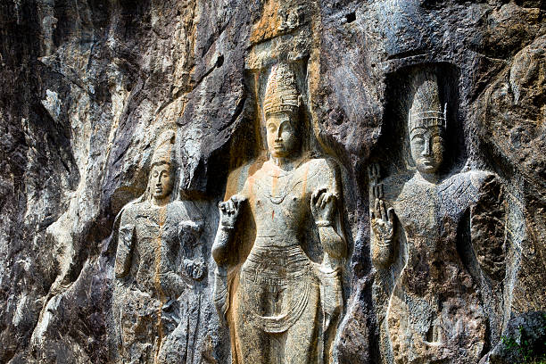 buduruvagala buddhist temple sri lanka