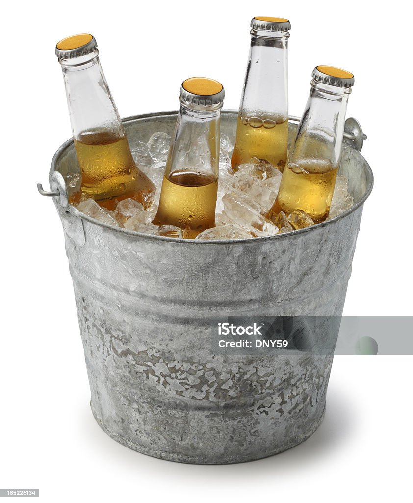 Cerveza en el hielo - Foto de stock de Cerveza libre de derechos