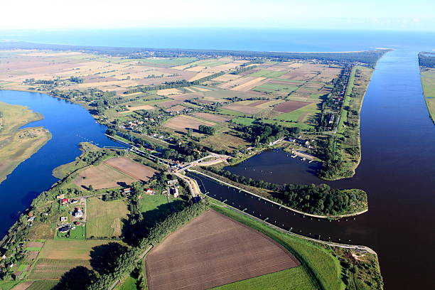 istock Aerial view of the Vistula river 185226166