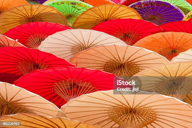 Parasols Secagem Do Sol - Fotografias de stock e mais imagens de Arte e Artesanato - Arte visual - Arte e Artesanato - Arte visual, Efeito Multicamada, Fotografia - Imagem