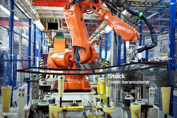 Industrieroboterarm Auto Manufacturing Stockfoto und mehr Bilder von Fabrik - Fabrik, Glas, Maschinenteil - Ausrüstung und Geräte