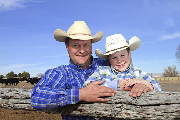 ojciec i syn na rancho - idaho beautiful western usa usa zdjęcia i obrazy z banku zdjęć