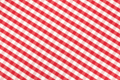 Diagonally settled grid table cloth