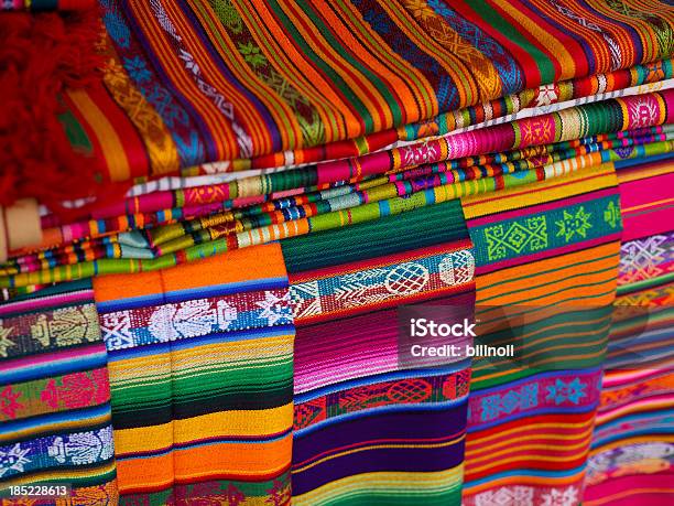 Tessuto Coperte Per La Vendita In Santa Fe Nel Nuovo Messico - Fotografie stock e altre immagini di Mercato - Luogo per il commercio