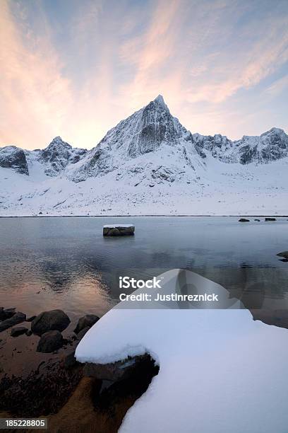 Foto de Fiorde Noruegadosol Do Inverno e mais fotos de stock de Alpes Lyngen - Alpes Lyngen, Cena de tranquilidade, Clima polar