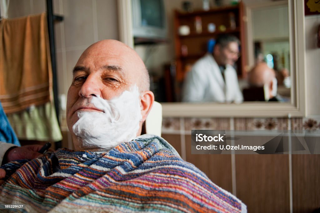 Tradicional de peluquería para caballeros - Foto de stock de 60-69 años libre de derechos