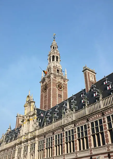 The building on Ladeuzeplein is  the central library of the Katholieke Universiteit Leuven (Louvain), designed by the American architect Whitney Warren in a neo-Flemish-Renaissance style, and built between 1921 and 1928.